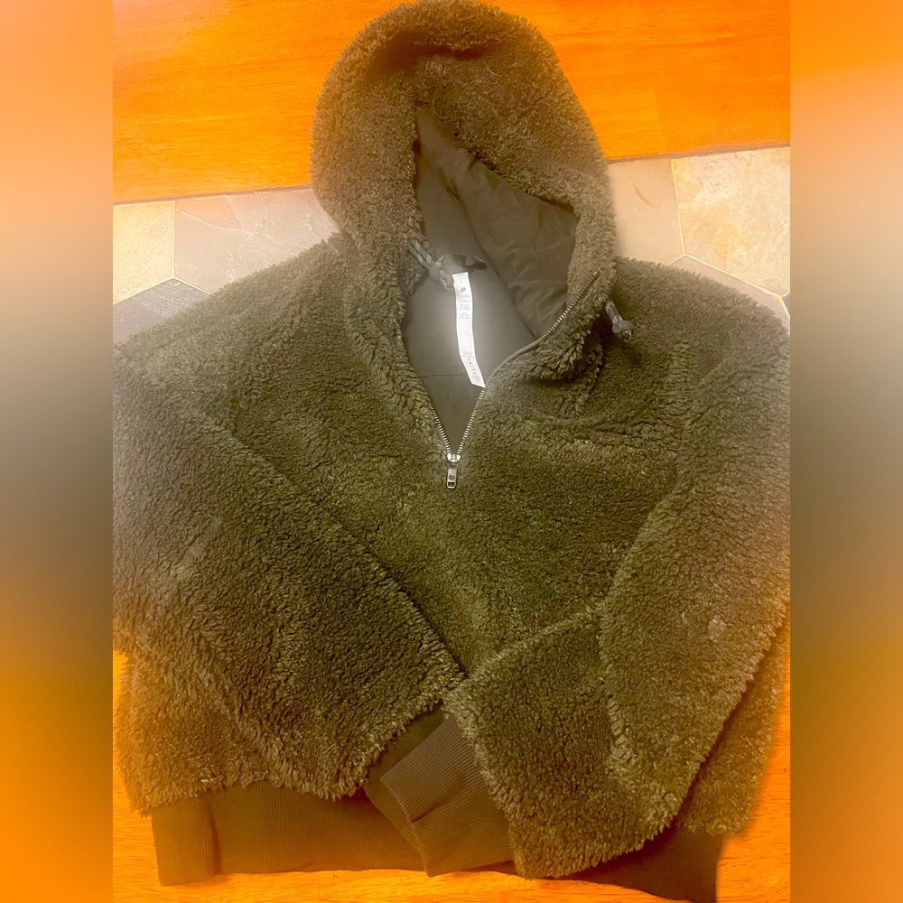 EUC Olive Green Fuzzy Scuba (?) Pull Over Size 8